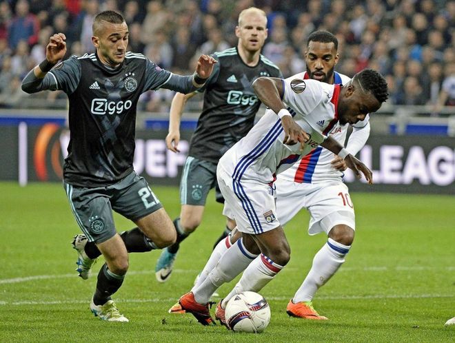 这使得她们 这使得她们