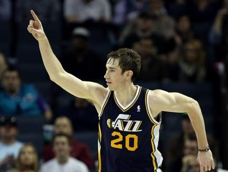 背后有何玄 背后有何玄